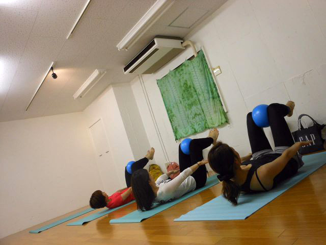 曽我スタジオ レッスン風景1 曽我ヨガスタジオ1