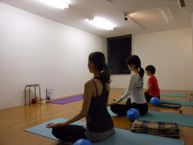 曽我スタジオ レッスン風景4 曽我ヨガスタジオ4